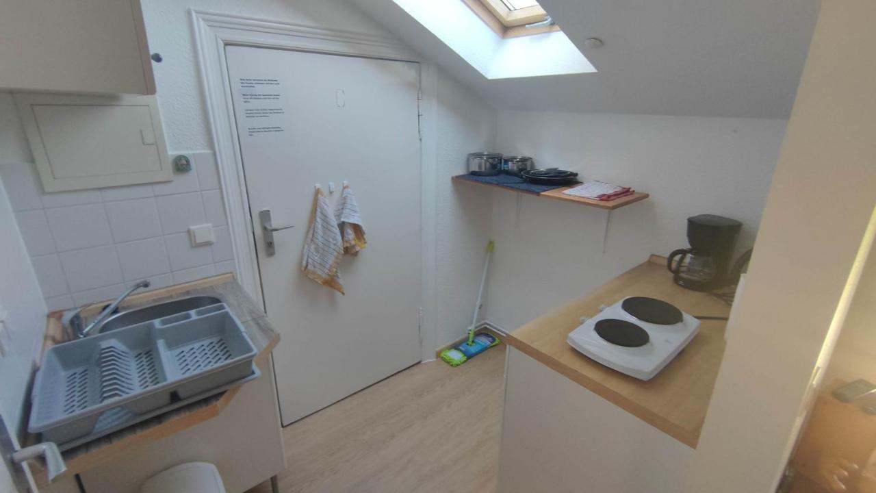 Möbliertes 1 Zimmerapartement für 3 Personen mit Bad und Küchenzeile Berlin Exterior foto