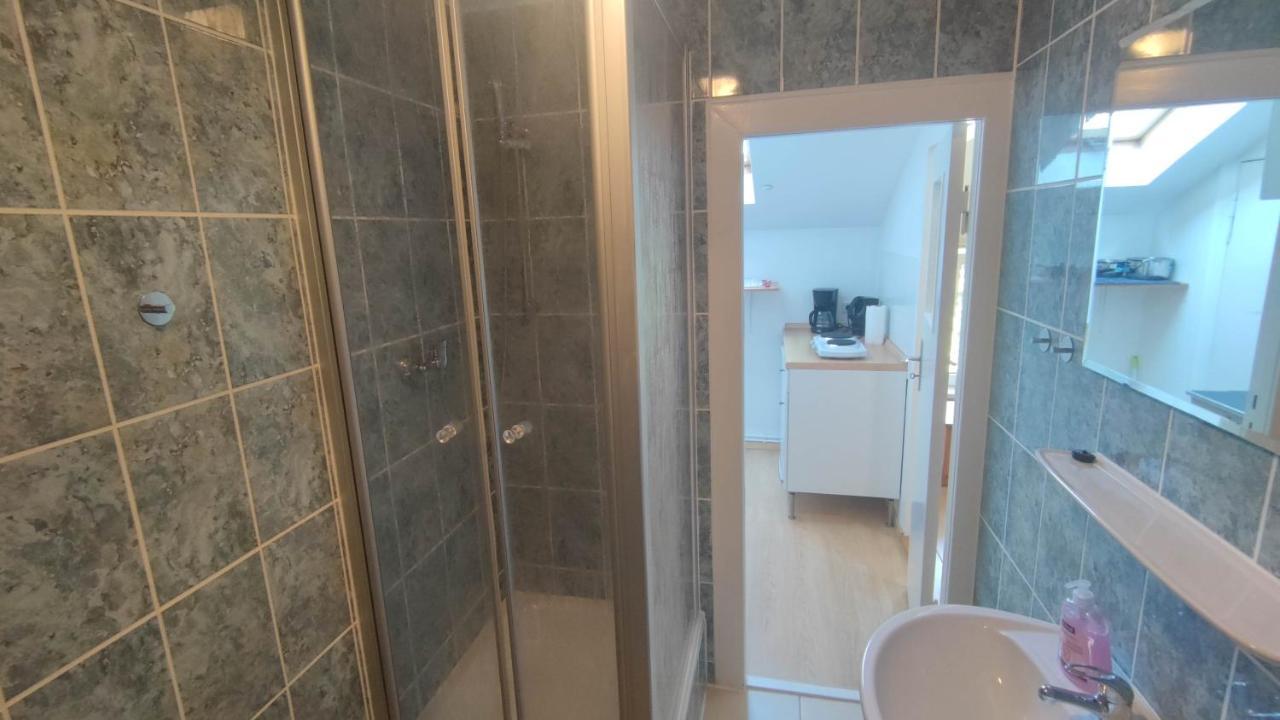 Möbliertes 1 Zimmerapartement für 3 Personen mit Bad und Küchenzeile Berlin Exterior foto